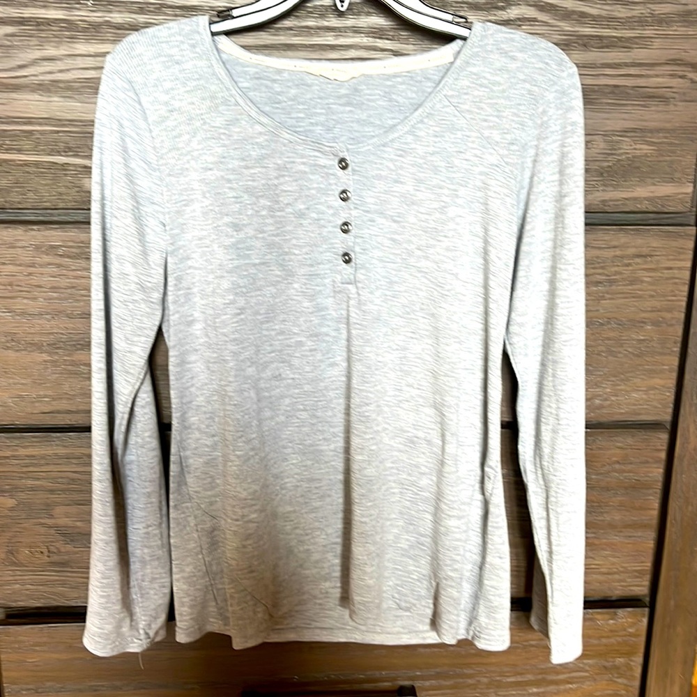 Gray Lucky Brand 🍀 Long Sleeve T-shirt with buttons. Size Medium